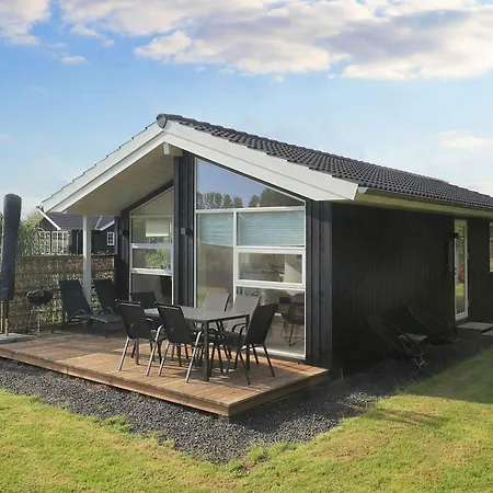 Holiday home 4 Star In Vaeggerlose-by Traum