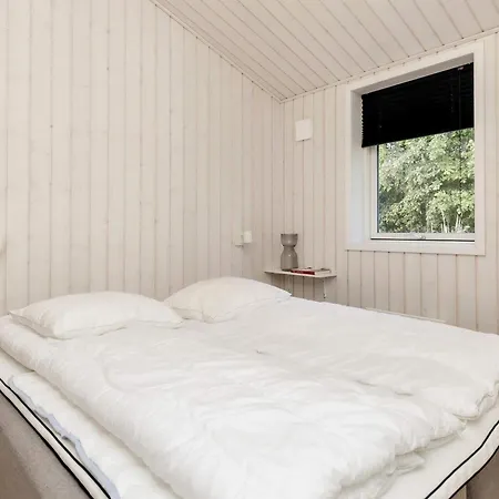 4 Star In Vaeggerlose-by Traum Boto By